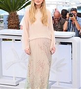 Jennifer_Lawrence_-_Die_My_Love_photocall_at_the_78th_annual_Cannes_Film_Festival_-_May_182C_2025_01.jpg