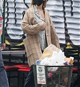Jennifer_Lawrence_-_Out_for_a_stroll_with_her_husband_in_New_York2C_10052020-07.jpg