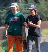 Jennifer_Lawrence_-_out_on_a_hike_in_Los_Angeles_0302202207.jpg